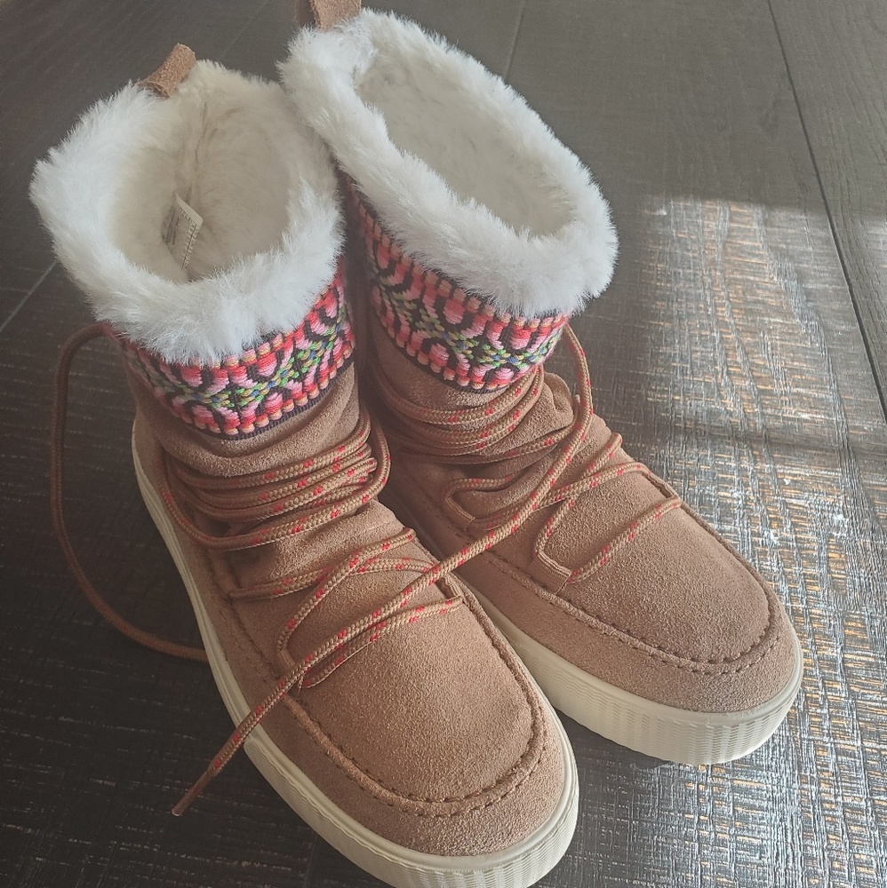 Brand New Toms furry shoes (NWOT) - Picture 1 of 3